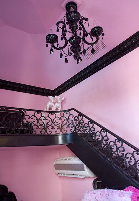 View image on Twitter