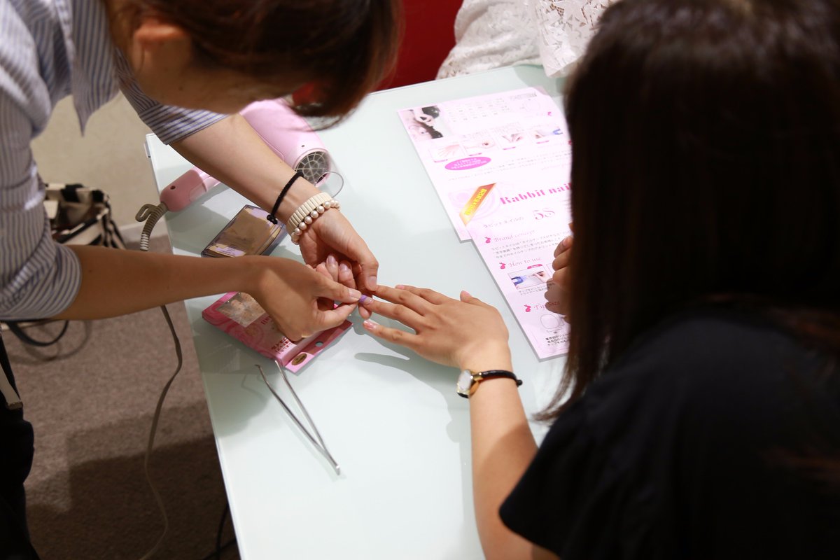 kan_kore_e's tweet photo. 世界初の形状記憶ジェルチップネイルをプロデュースしている【Rabbit nail】さんと関西コレクションエンターテイメント所属モデルがコラボして商品開発中！
本日KCEのスタジオにて打ち合わせさせていただきました！
#KCE #Rabbitnail #ラビットネイル https://t.co/uUjazTjobl