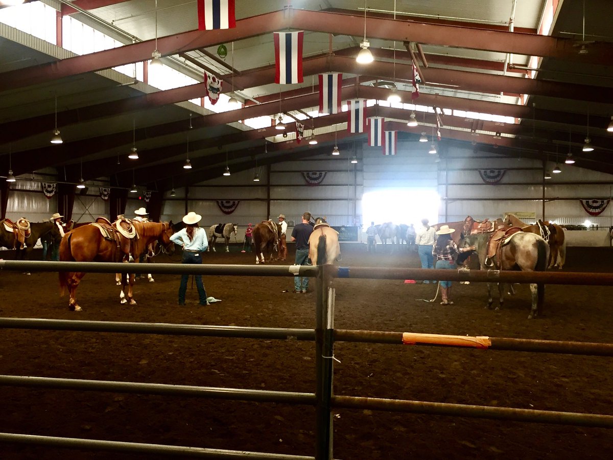 darrenwoller's tweet photo. Day 1 of the Buck Brannaman clinic! #horsemanship https://t.co/NY1Zzxd9NM