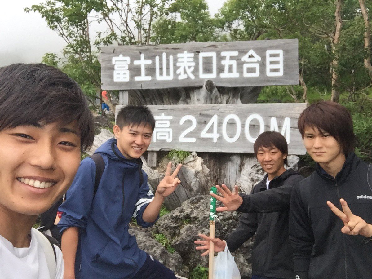 hiroki06171189's tweet photo. 人生初富士山❕
めちゃめちゃしんどかったけどいい経験になった！日本一高い山に登ったどー！笑 https://t.co/RsO1NBhr13