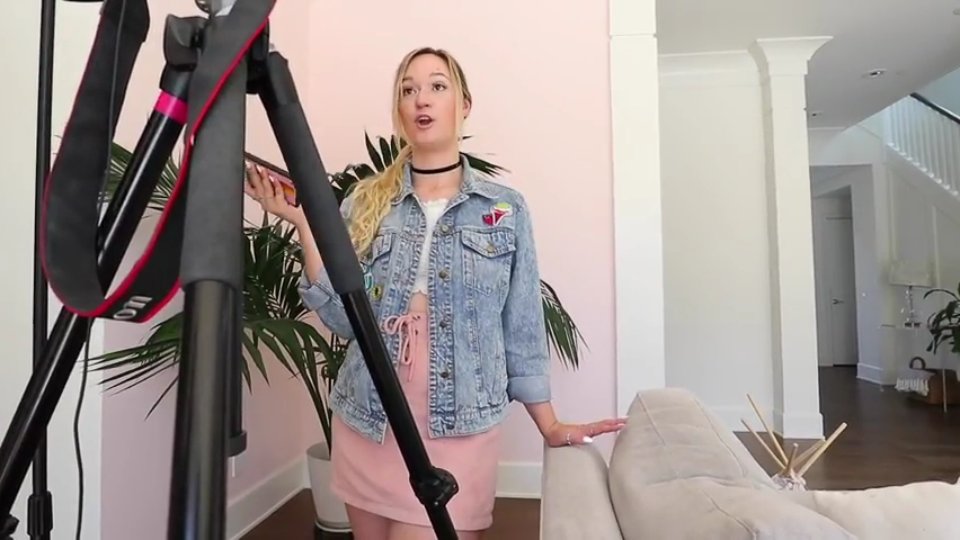 chickenfry12's tweet photo. @ALISHAMARIE Loved your new shoes vlog💞 https://t.co/dwHyBgfLn3
