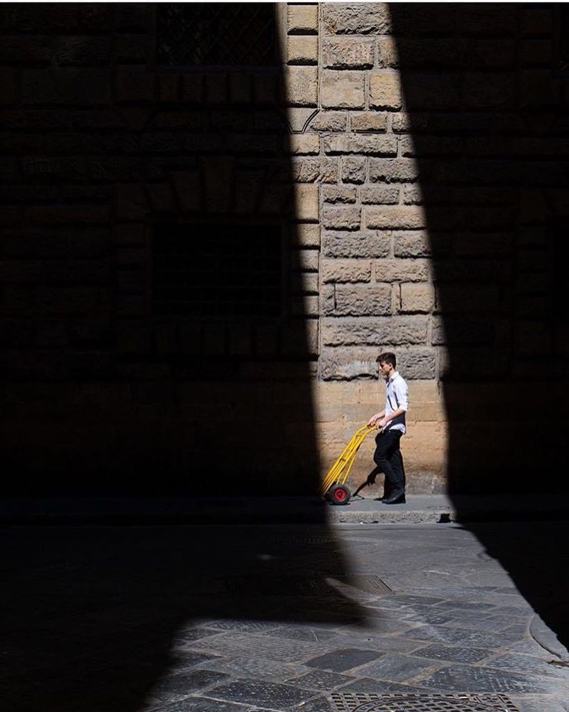 igers_firenze's tweet photo. Avete mai provato a giocare con le luci e le ombre di Firenze?
Grazie a @iogeroguagliardo per lo scatto
.
#igersfi… https://t.co/LKkcG2i8QL https://t.co/JiMVFoRBYM