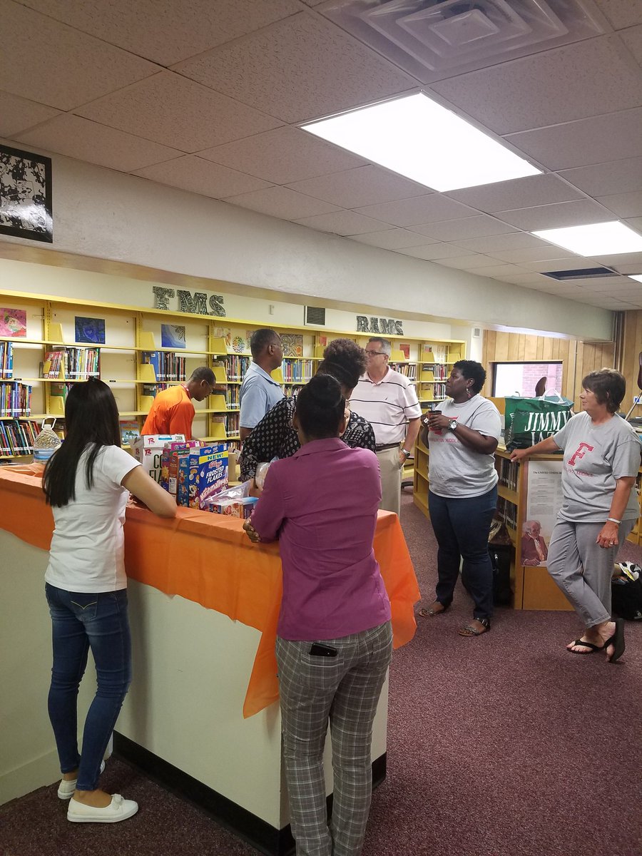 ItsMrsMurtagh's tweet photo. ~You do not have to be great to start something, but you do have to start something to be great😁 @FranklintonMS  #CerealBar #FacultyBonding https://t.co/xlhmTBS5Kf