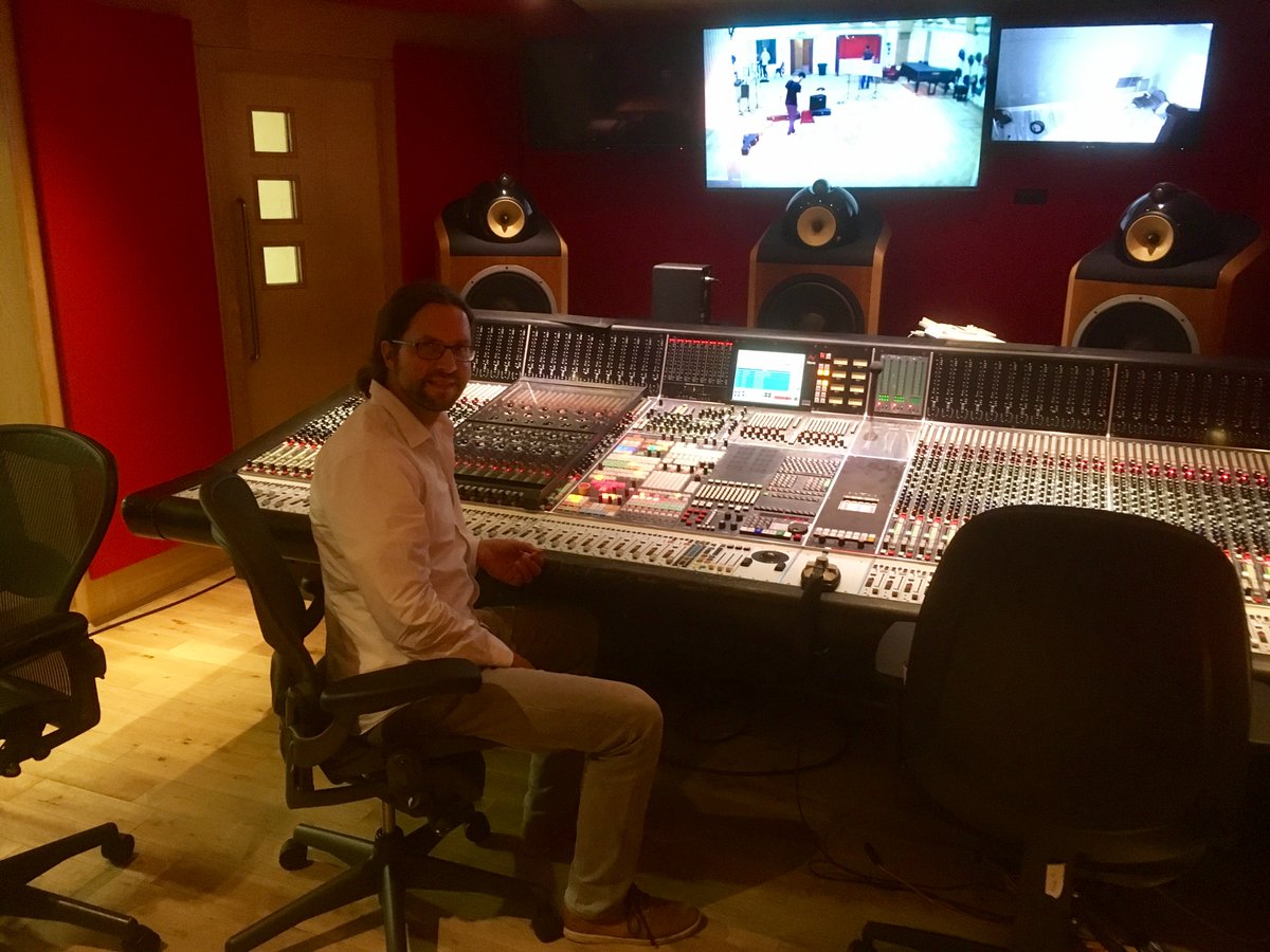 simon_uberchord's tweet photo. Check out our cool Crowdfunding teaser video. https://t.co/lhudekptSm Today we are filming at the legendary Abbey Road Studios :-) https://t.co/ASl7qDYUn2