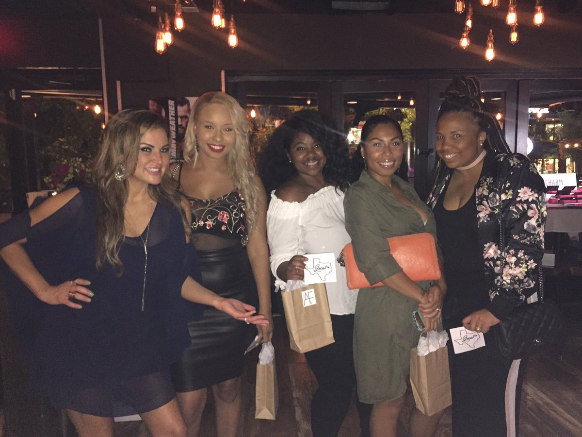 ALT1037DFW's tweet photo. Thanks for listening &amp; coming to @fatrabbitdallas Ladies' Night! Enjoy your @AbiFerrin prizes! #madeforyou #FashionWithPurpose #abiferrin https://t.co/h1TZaAvqwL