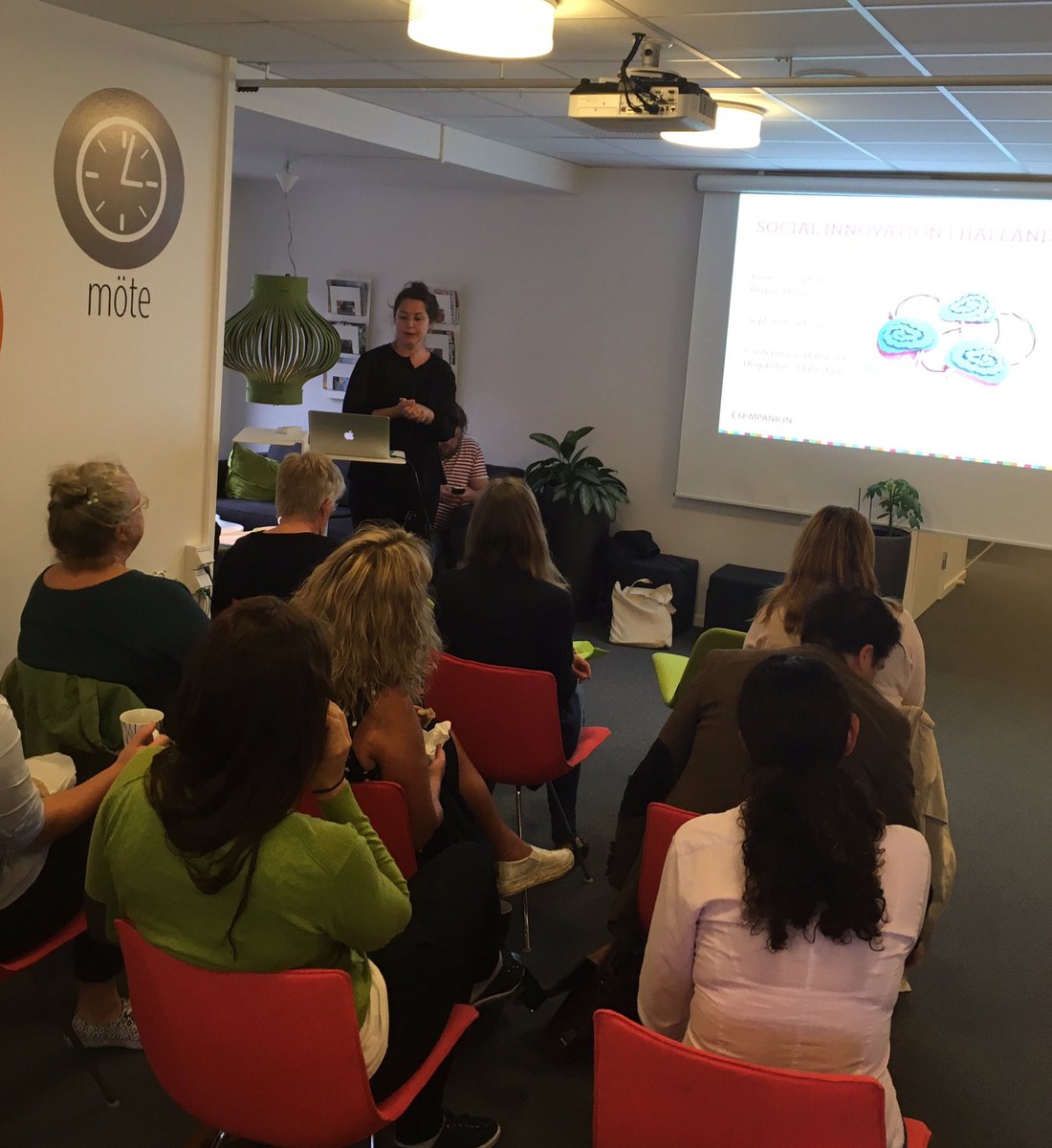 BusinessVarberg's tweet photo. Vilka behov har samhällsentreprenörer och kan vi tillsammans bidra till en bättre värld? Inspiration idag från bla @LocalFoodNodes https://t.co/CxwnDTUlsW