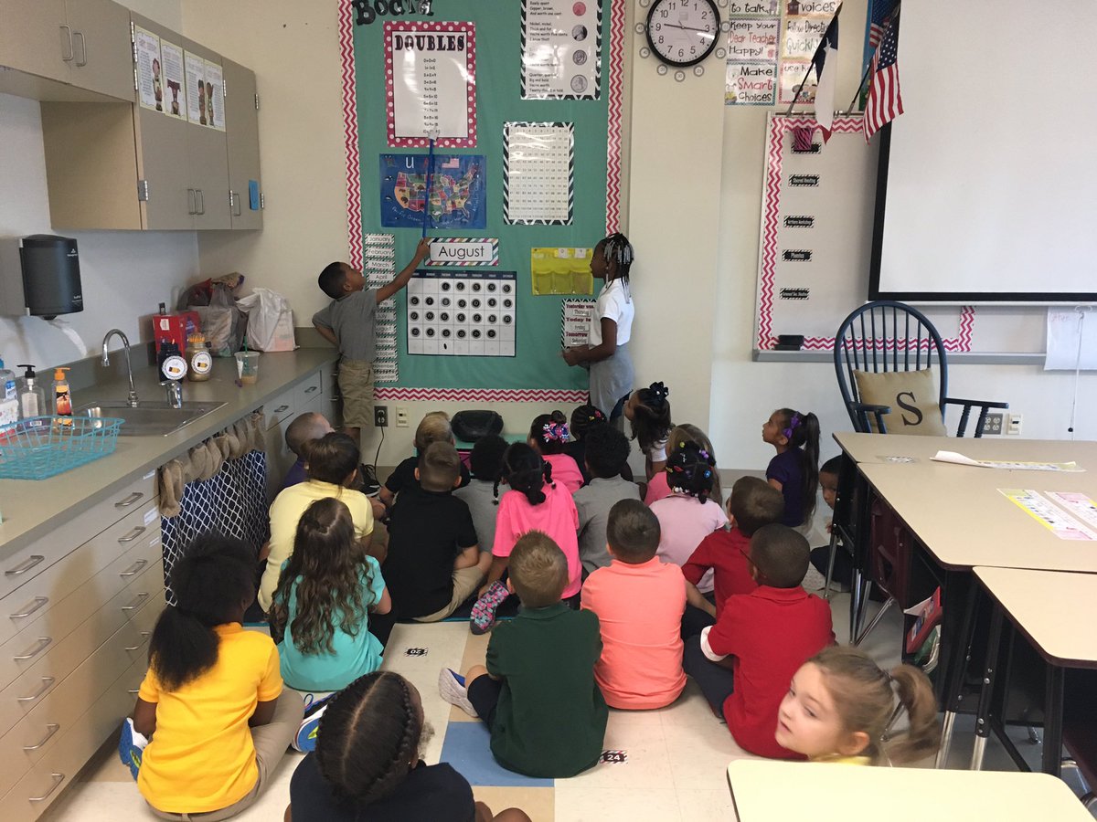 CandiceSmith88's tweet photo. I had two of my 1st graders from last year come tp help teach my newbies the Meeting Board! @rburkett412 #TeacherInTraining #WalkerISD https://t.co/hGkq8ORQkH
