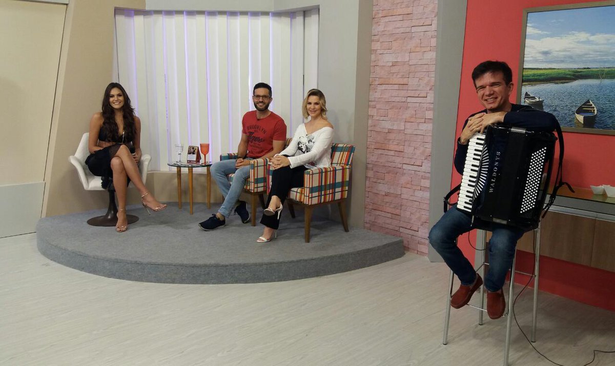 TVPontaNegraRN's tweet photo. Será que o #TudoDeBom está com atrações de respeito? #Waldonys #MilenaBalza #MissRN https://t.co/gUKGj6Ojot