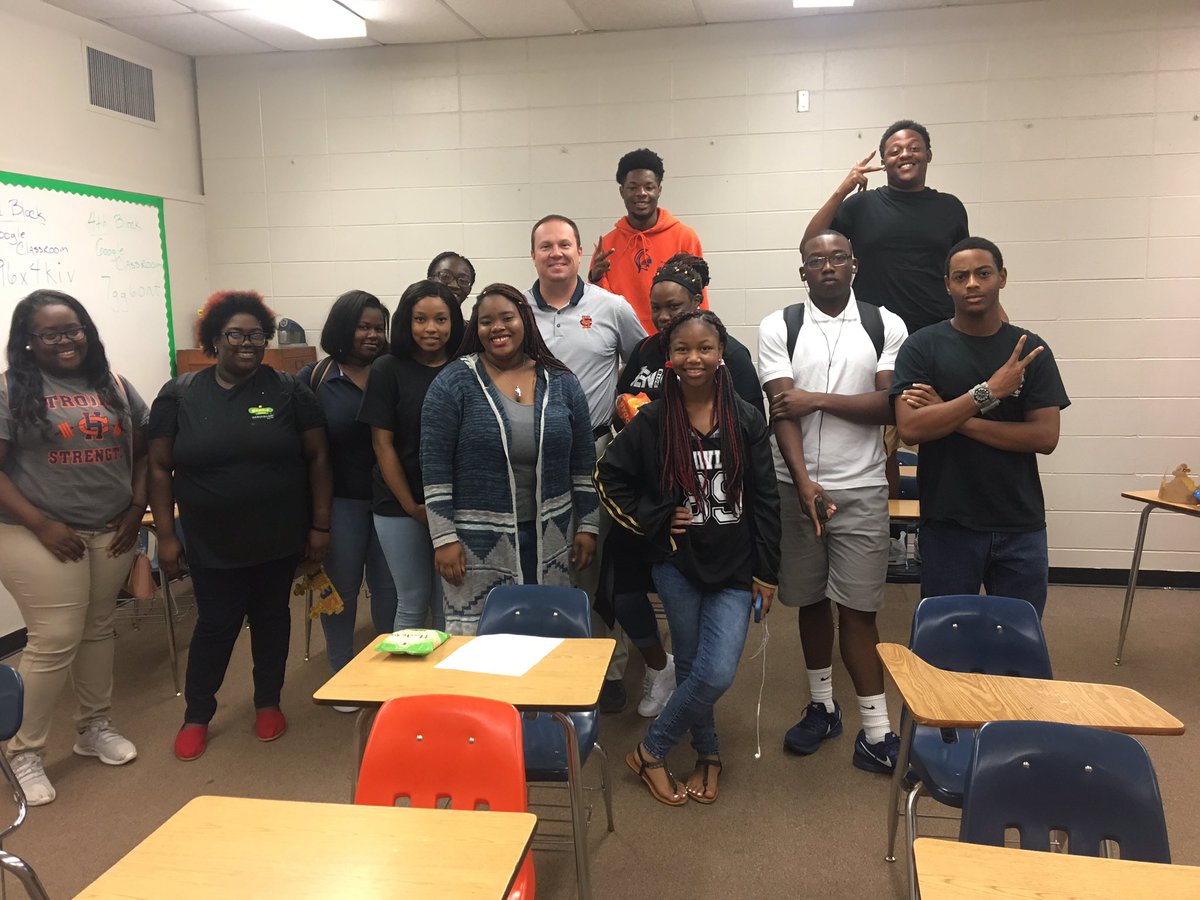 DougBranson's tweet photo. Senior Algebra II class. Last first pep-rally today. #CHHS #2k18 #greatclass https://t.co/gQnJSdPXHt