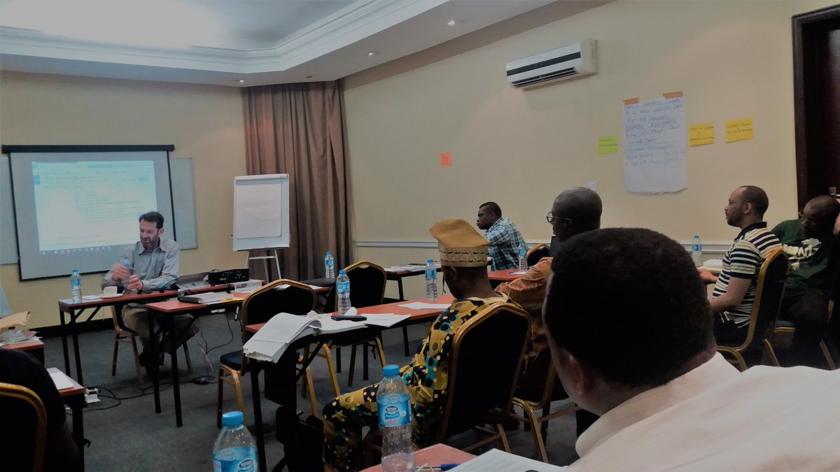 PSJohnMCampbell's tweet photo. Fun #Class #PL42 @PipelineandGas #Lagos #http://www.jmcampbell.com/onshore-pipeline-facilities-design-construction-and-operations-pl42.php https://t.co/bZSmXJNppg
