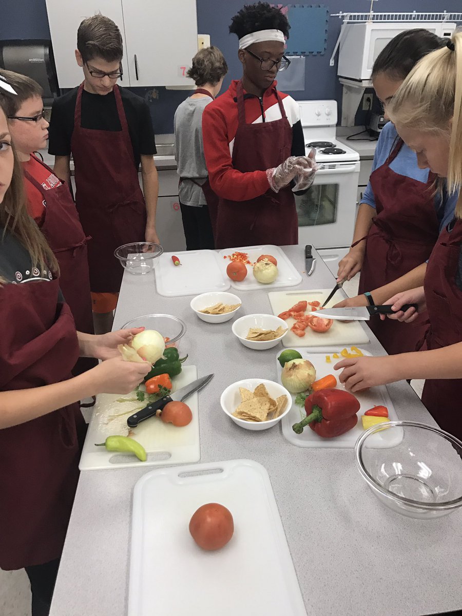 FACSofLifeRSMS's tweet photo. FACS II kids reviewing vegetables with a #homemadesalsa challenge. Wear gloves with those hot peppers! 😭 https://t.co/J8L7tSDTP2