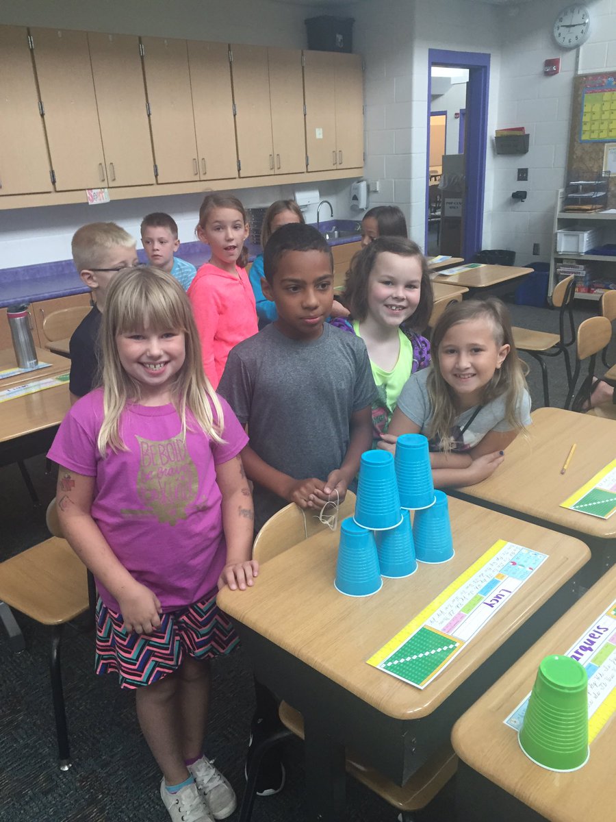 belltami2's tweet photo. Practing team work skills in 3rd grade. #vanallenpride https://t.co/laITinSZ4o