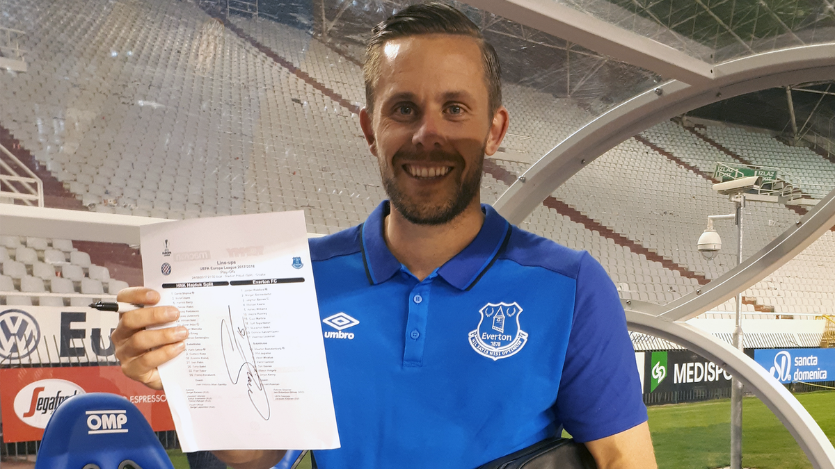 Everton's tweet photo. ✍️ | RT this post for the chance to win Thursday's @EuropaLeague teamsheet signed by Gylfi Sigurdsson. #EFC https://t.co/yGDDFGzvPH