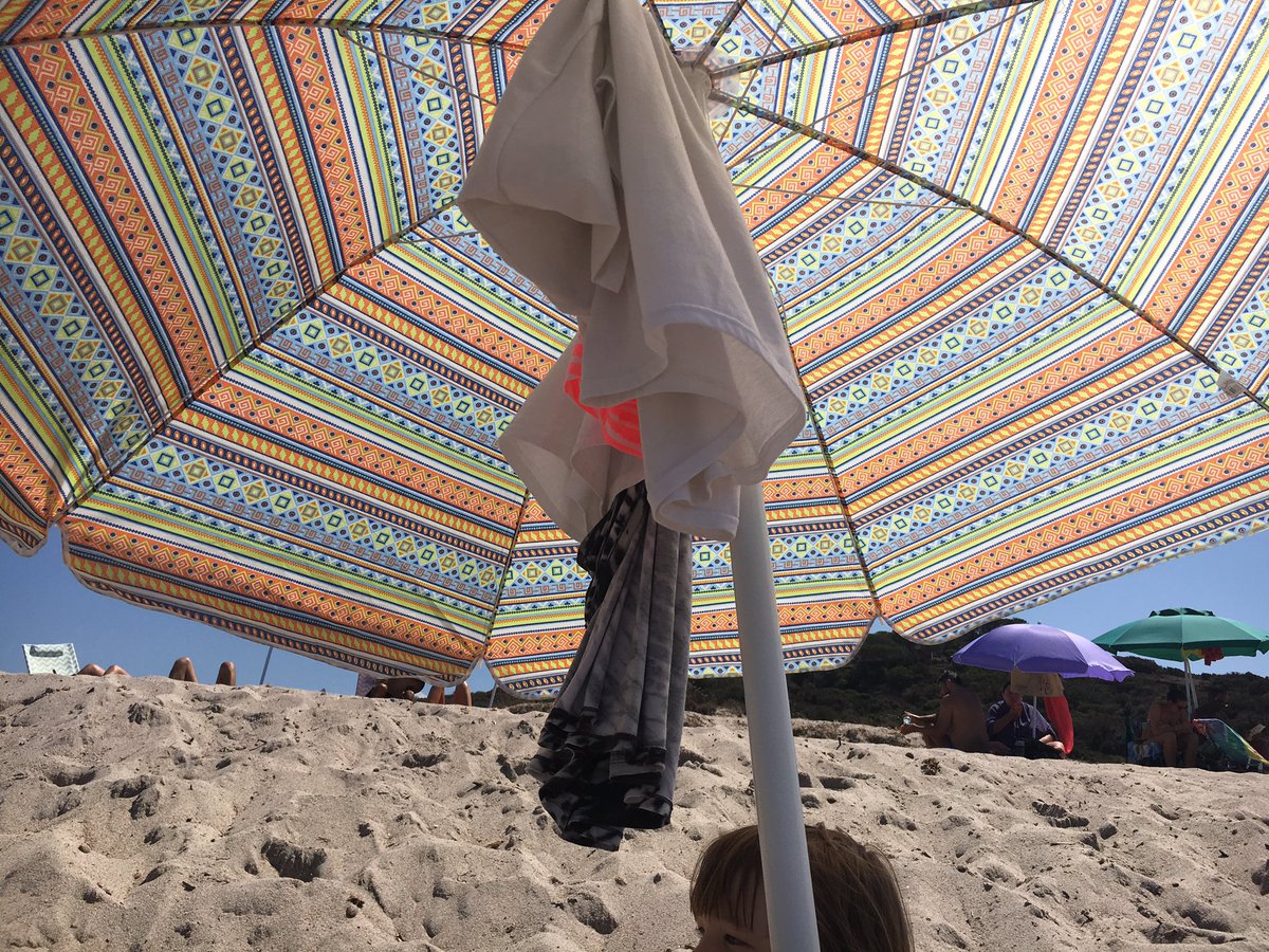 PiggybackSE's tweet image. Anyone else never before seen this #beachhack? It's the norm here in #Sardinia! Dry clothes on the umbrella! Any #holidayhacks to share?