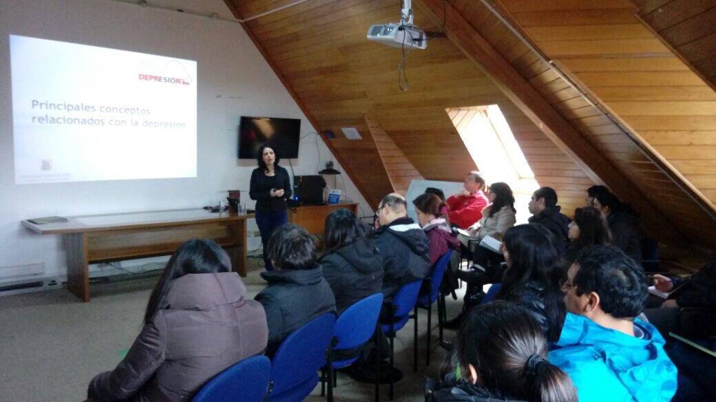 seremisalud10's tweet photo. Durante 2 días equipos Centro Salud Familiar Hornopiren Chaiten Palena junto a docentes Uach y USS en capacitacion prevención suicidio https://t.co/rUMS3O8RHm