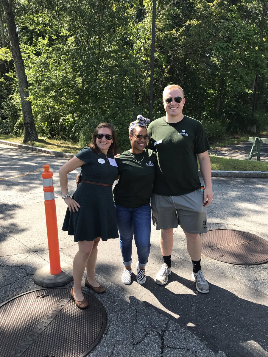 Our Nichols Lot move-in crew love welcoming students to Babson!