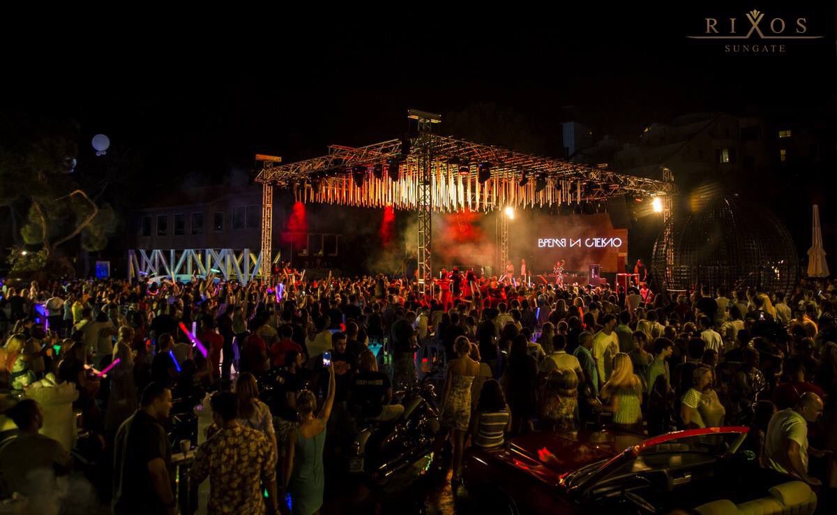 RixosSungate's tweet photo. Amazing Pool Party #amazingpoolparty #party #poolparty #event #concert @BURAKYETER https://t.co/cAkB48gD6s