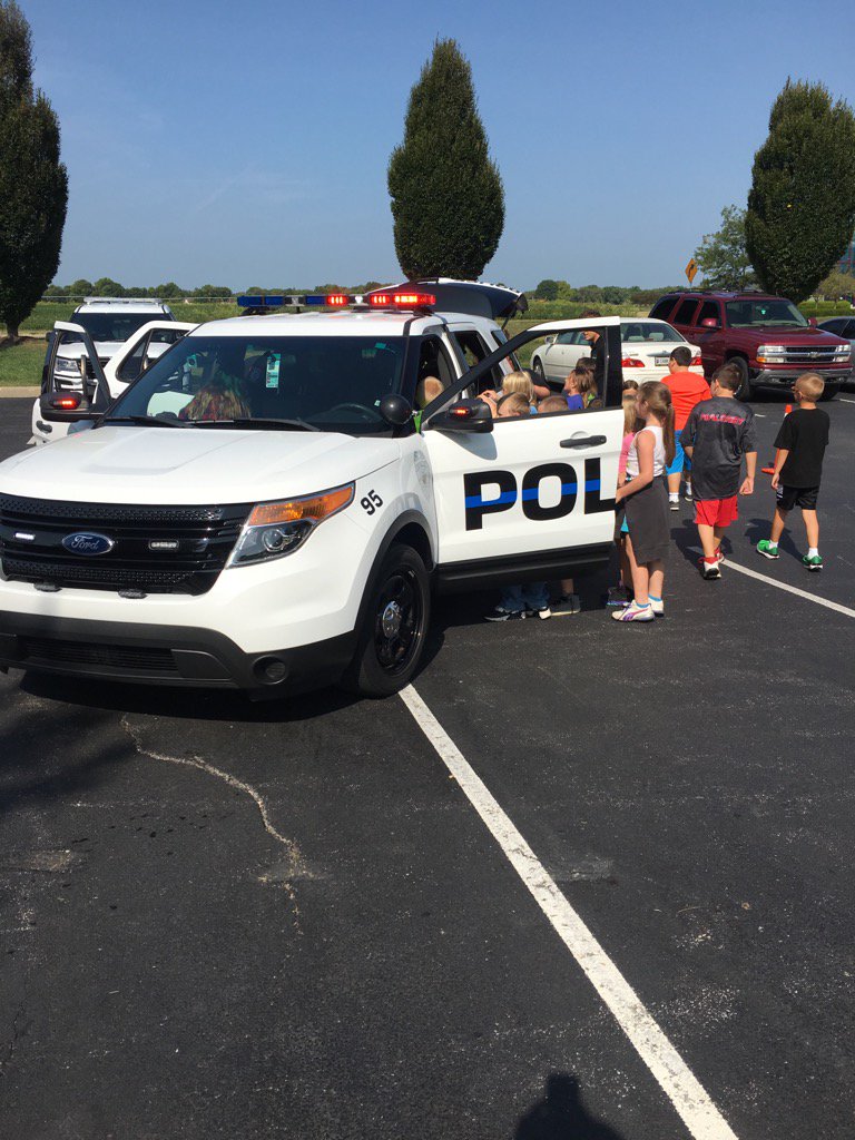 tunnyJCD's tweet photo. I want to be a police officer #jcdegoes2college https://t.co/VM8dhGN8CT