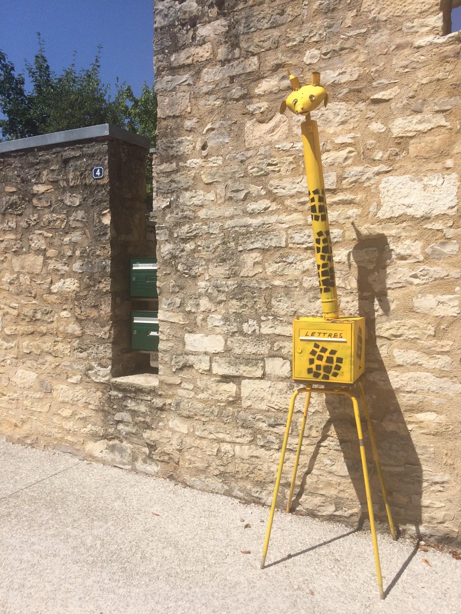 caromarty12's tweet photo. Belles découvertes dans les rues de Villeneuve @AveyronCVrai @dept_aveyron #sculpture #art #PierrePrevost https://t.co/5iFIvAXc62