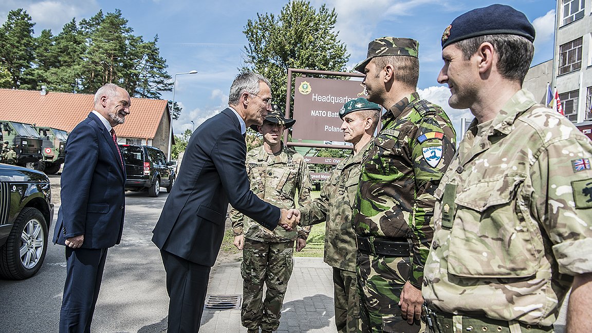 MON_GOV_PL's tweet photo. Wizyta #SekGen @NATO @jensstoltenberg i min. @Macierewicz_A w 
@BG_Poland_eFP: https://t.co/LOChLRWV9g
#WeAreNATO https://t.co/BJTD3aC2FM