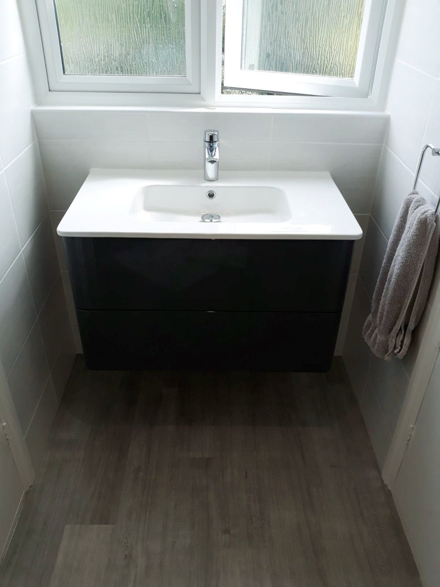 NichollsLtd's tweet photo. Another bathroom completed before the bank holiday weekend, enjoy the extended weekend everyone! https://t.co/HEC44LjyJe