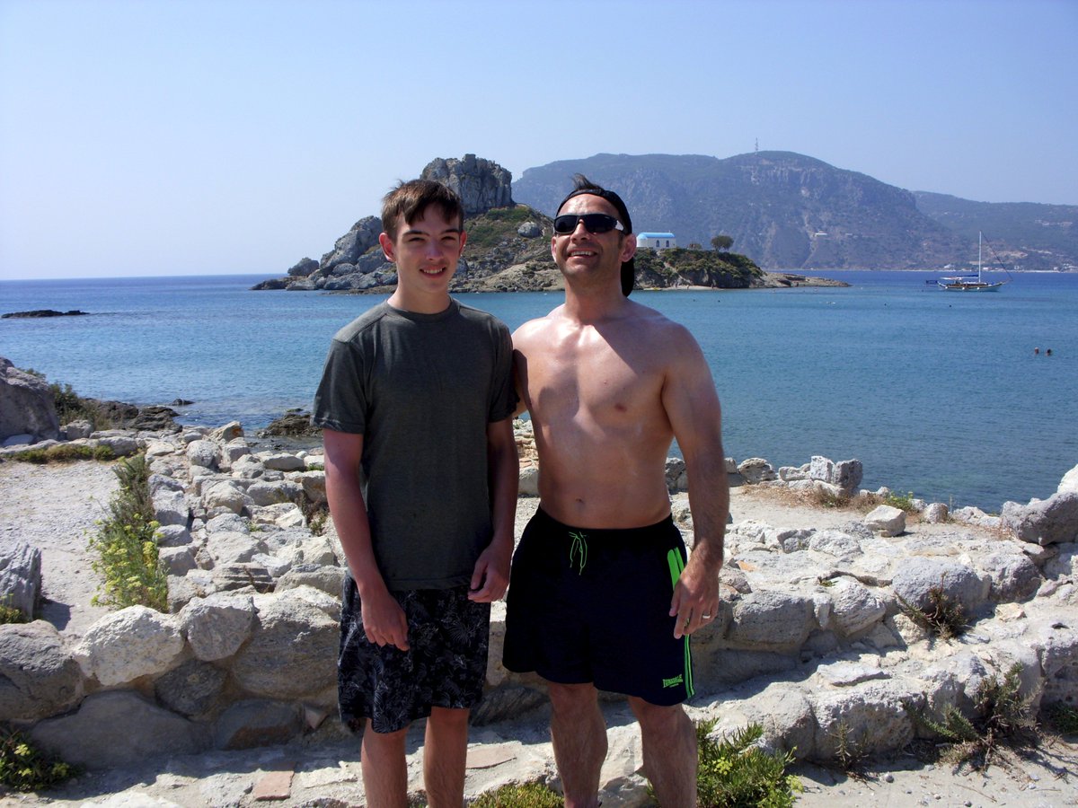 pauldowlingreal's tweet photo. Youngest now taller than me..... Makes me the short arse on the family #kos #kos2017 https://t.co/vTogBrPVVp