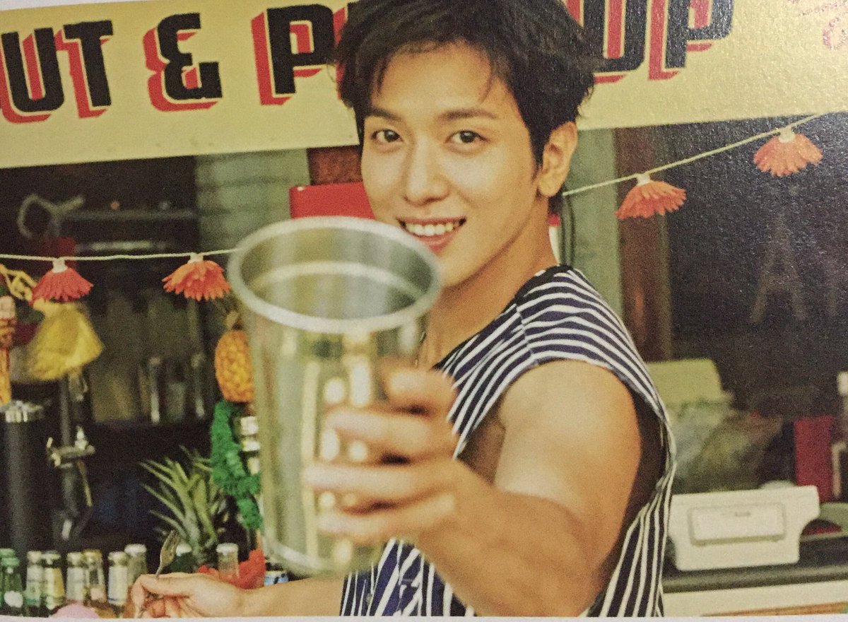 fanny_riyanti's tweet photo. My fave pics from #DoDisturb #regularedition 😘😘 #jungyonghwa https://t.co/LkCrWUmC31