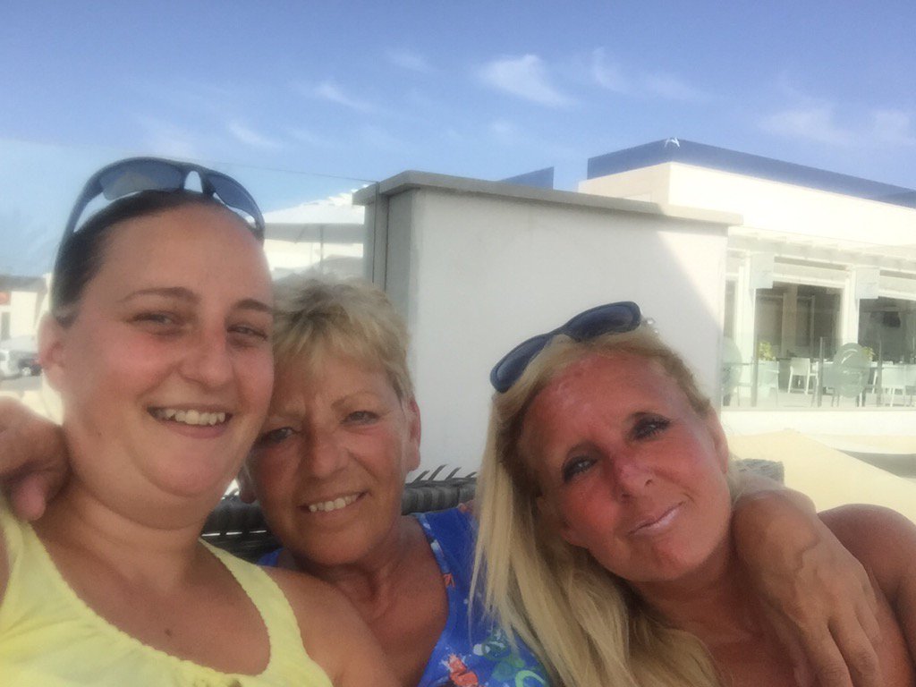 shazer2008's tweet photo. Met a Brummy xx https://t.co/WDJWnMirL7