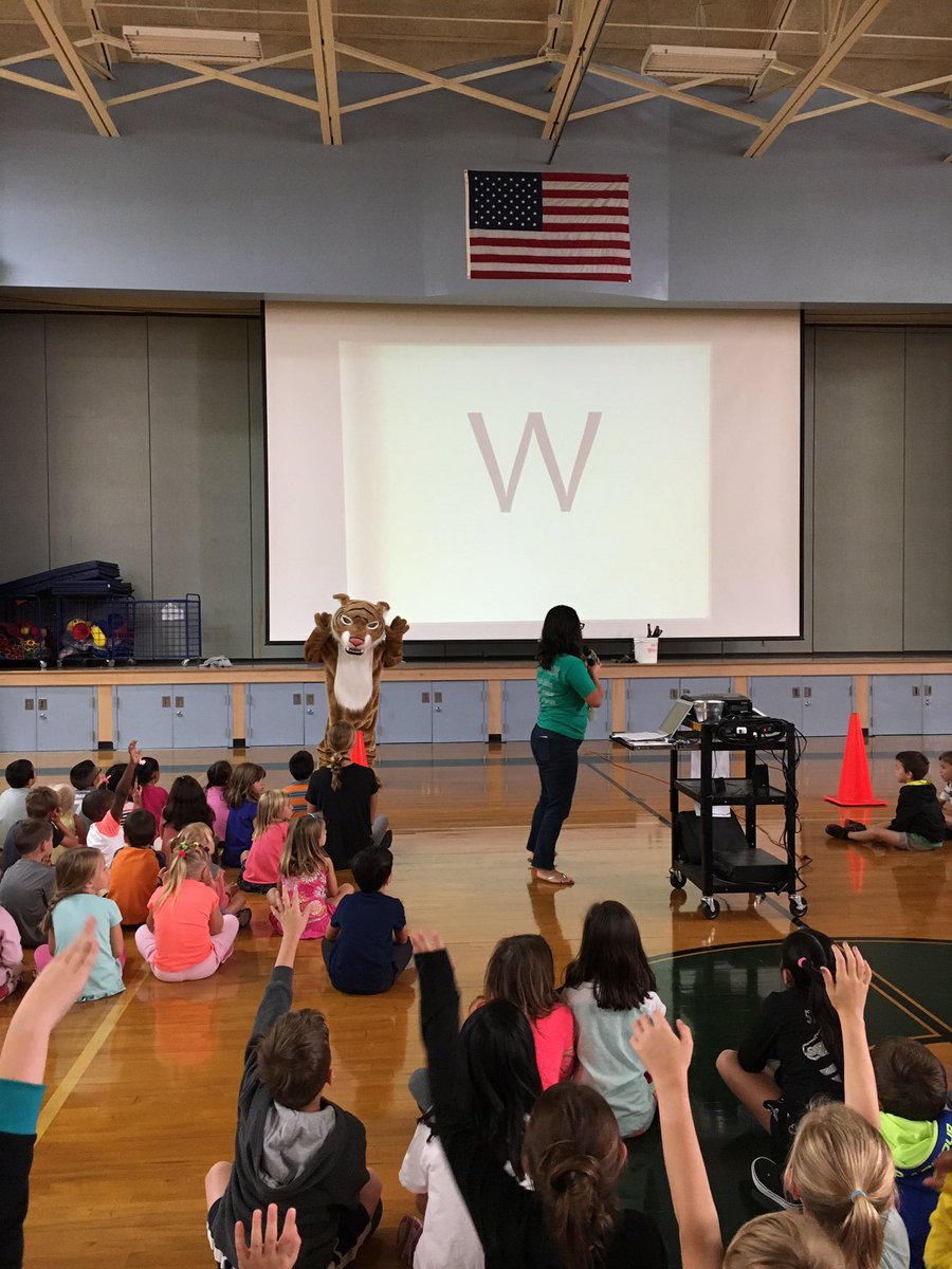 teach2day79's tweet photo. Beginning of the school year PBS assembly! #LearningFSD79 @MrsCPark @MrLFSD79 @Jhaack79 @FSD79 https://t.co/ykNEuoceDP