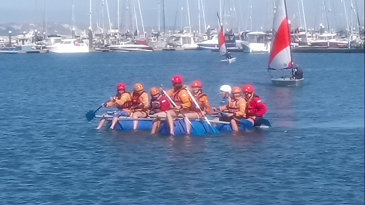 TW_Osmington's tweet photo. Raft building an der #wpnsa im Hafen von #portland!
#bobthebuilder
#splashparty
#einwildeskarpadorerscheint
#karpadorsetztplatscherein https://t.co/X7kIekLXJL