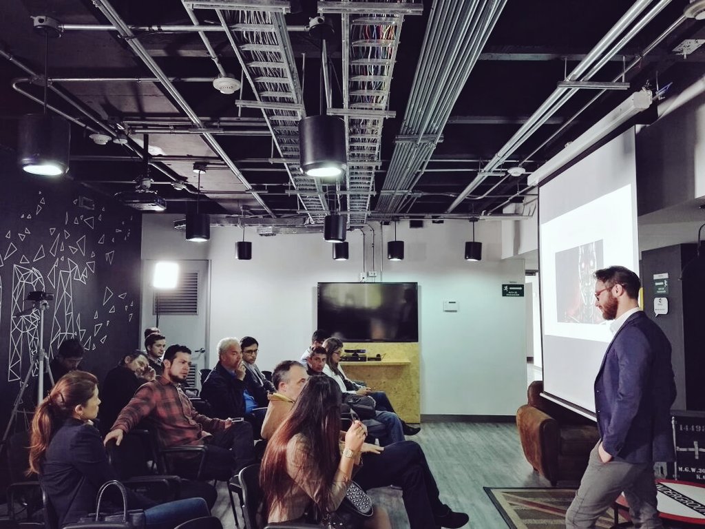 ThePappCorn's tweet photo. Las tendencias en #InteligenciaArtificial que están guiando los negocios #WayraTalk @WayraCo @mensajerosurban https://t.co/U3ZE1j7bqZ