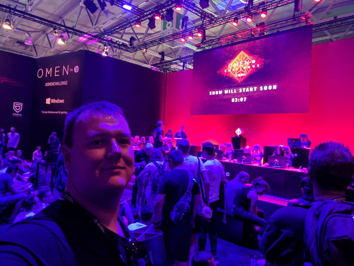 ESL_AdamJP85's tweet photo. We are ready to start here at the @OMENbyHP_de booth. #gamescom2017 #WorkingAtESL https://t.co/bYepJknXws