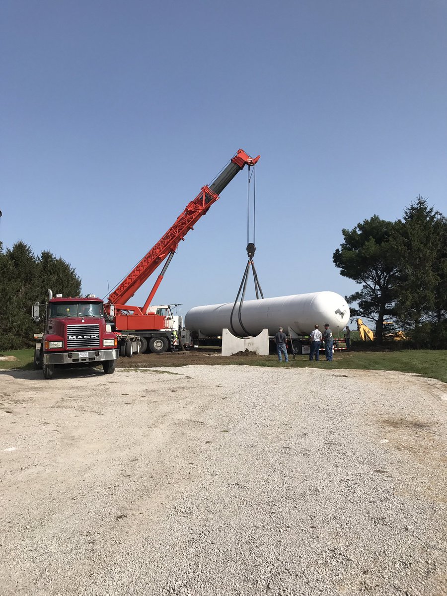 Getting ready to set tank from <a href="/DibblePropane/">Dibble Propane</a>