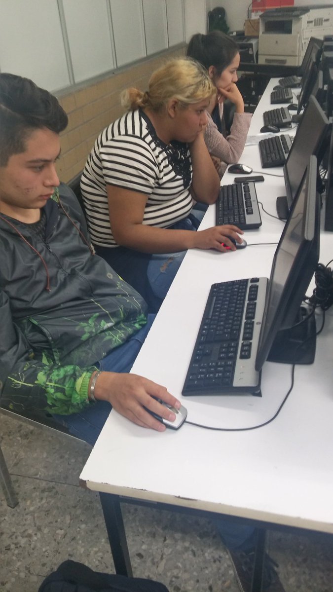ale_laf's tweet photo. Arrancando el último día de aplicación en ENP 6 con el grupo 414 #ticometro2017 #educatic2017 https://t.co/UdtmTHvFy8