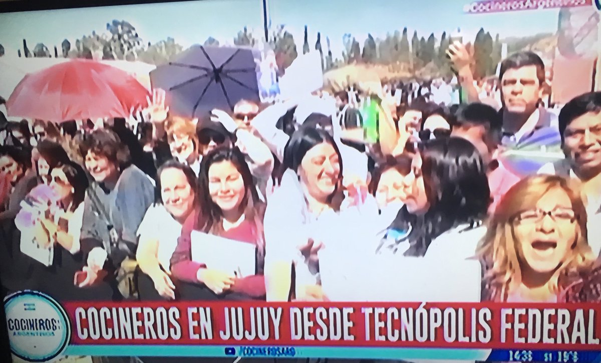 vickylunaok's tweet photo. Que grande @cocinerosarg en #Jujuy 👏🏼👏🏼🌵🌵 !!!!
Mostrando nuestras comidas regionales a resto del País. Y lo mejor su gente, #JujuyesMagia https://t.co/ameWiKNsVt