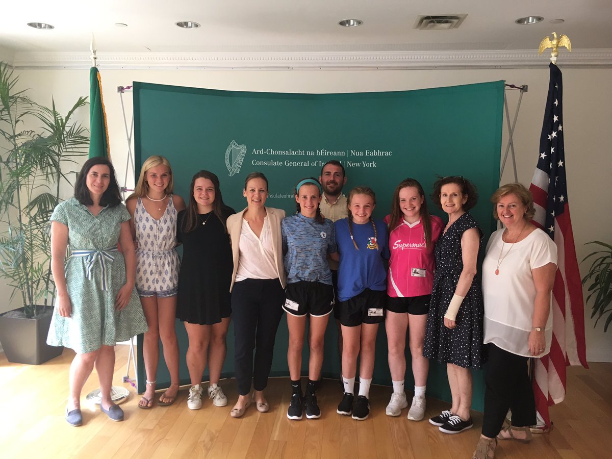 icphila's tweet photo. At @IrelandinNY with @ForogieYouth  PA. Thank you for a wonderful reception #IrishAmerica #foroigephiladelphia #daytrip #youngirish https://t.co/adPh4wPtUZ
