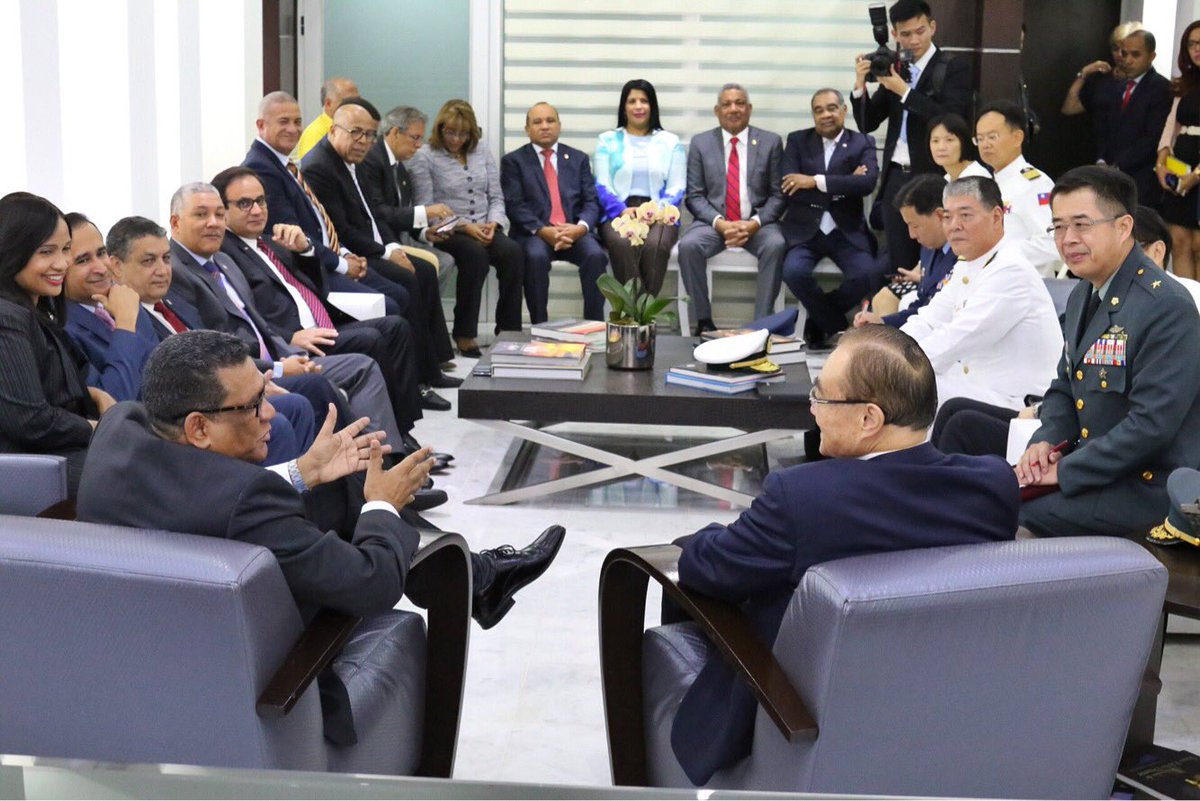 RubenMaldonadoD's tweet photo. Recibí la visita del ministro de Defensa de Taiwán, Feng Shih-Kwa. Exploramos mecanismos de fortalecimiento de relaciones bilaterales. https://t.co/MwpEO8yyBF