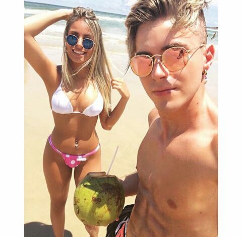 SabrinaDuque8's tweet photo. Aproveitando o sol
#comomozão 
❤☀ https://t.co/WbF5a2s2LG