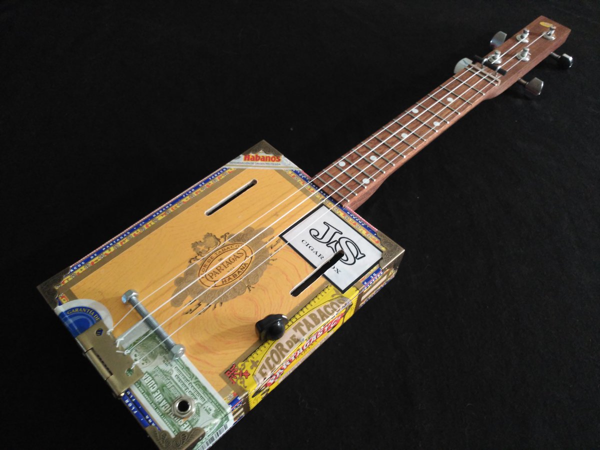 JsCigarbox's tweet photo. En venta 90€ más envio #cigarbox #ukelele https://t.co/wjiI71pAW4