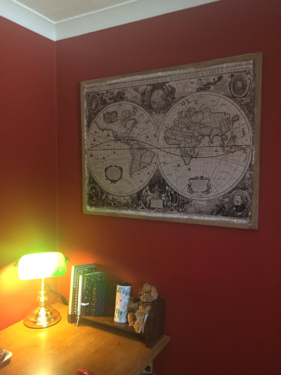 Coops_'s tweet photo. Study transformed. Can't wait to get working now. #newstudy #lessthan£100transformation #cosy #vintage #librarylook https://t.co/dCUuMNfFLS