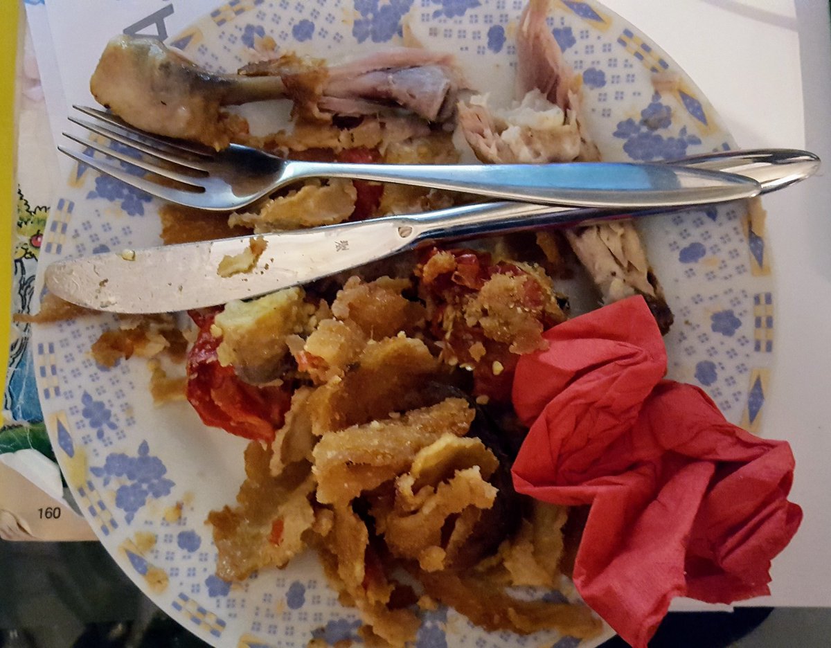 nselimic's tweet photo. Ovo je ostatak od #ručak kupljenog danas u @maxisrbija #paprika sve sa košticama a poh kao đon! Ostadoh #gladan i #ljut. https://t.co/HgIWDwhmv2