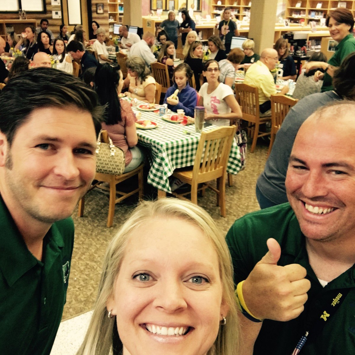 First Student of the Month breakfast in the books!
#GoinGizzly #CCSDFam #weloveourptsa #YOTG #SOMsuccess <a href="/MrClineCMS/">Nate Cline</a> <a href="/CreeklandMS/">Creekland Middle</a> <a href="/mrzomer/">Mr. Zomer</a>