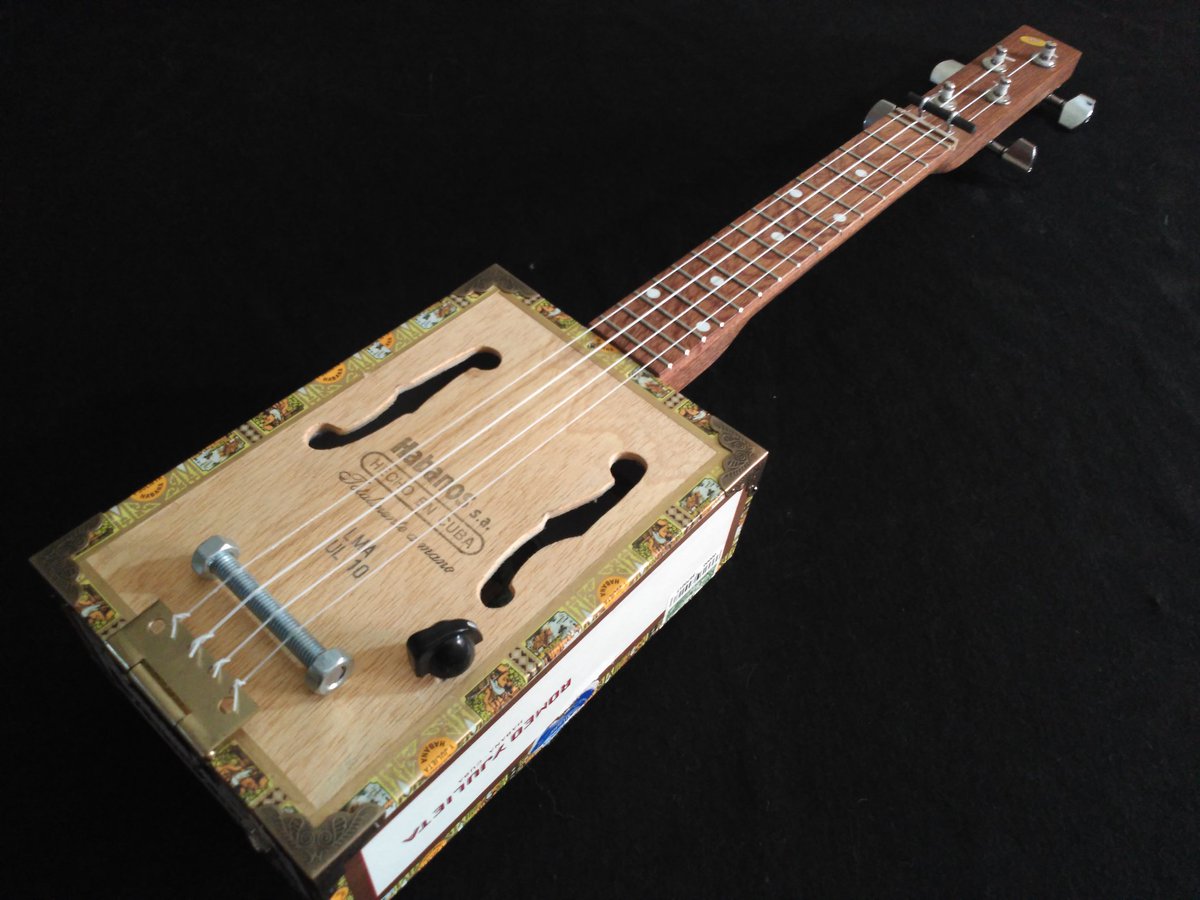 JsCigarbox's tweet photo. En venta #cigarbox #ukelele 90€ más envío https://t.co/4uOBlfDOg8