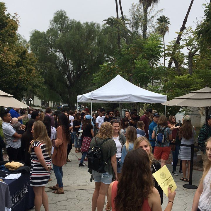 andydeane's tweet photo. Welcome back! 300+ students arrive today for the #CCBCfall17 semester. If you have a minute please pray for them t… https://t.co/GVmLX2AoZ6 https://t.co/qAiQ5tMRKx