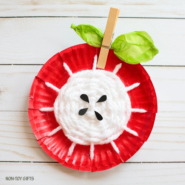 NonToyGifts's tweet photo. Paper plate yarn weaving #applecraft https://t.co/gzgQ1gJ7Em https://t.co/bUjFKJTEOh