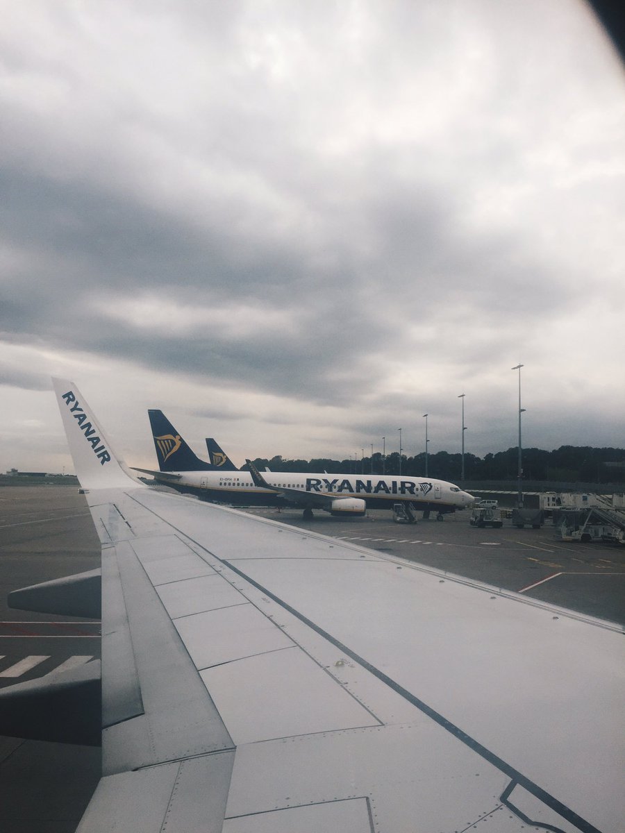 AbroadBeyond's tweet photo. Flight delayed by 2+ hours and we are not even getting water? (It's +25 here) @Ryanair https://t.co/zkUzB6x2eb