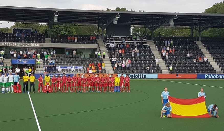 TheMedal1896's tweet photo. ¡BRAVO!
Victoria de @AbsolutaMasc que vence por 1-0 a 🇮🇪
#RedSicks #ECH2017
Próx partido el dom para 5º puesto
📸> @eurohockeyorg https://t.co/wUvtcTGbbs