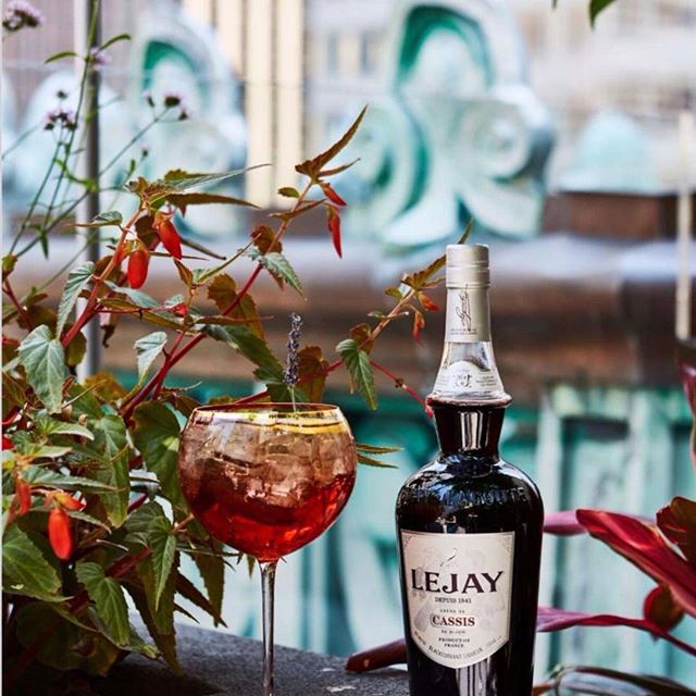 TheKnickNYC's tweet photo. Ideal for lounging in the sun.
@StCloudNYC's refreshing @lejaycassis Spritz is complimentary for our earliest Friday Fridays. #StCloudStyle https://t.co/xKVtWw1JOB