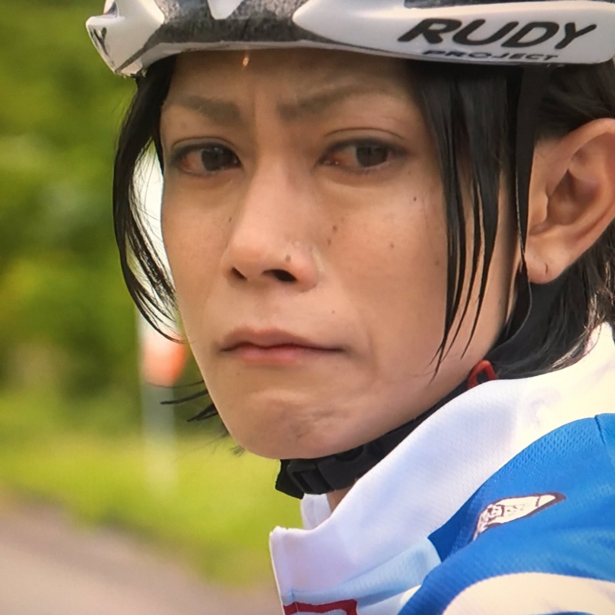 つぐみ 一瞬一秒ごとに瞳の色も温度も声も 表情が変わるから その全部を受け止めたくて 心が追いつかなくて焦って 息が本当に苦しくなって テレビドラマを観てるってことを 瞬間忘れていました 泣きながら笑う表情が お天気雨みたいにきれいで大好き