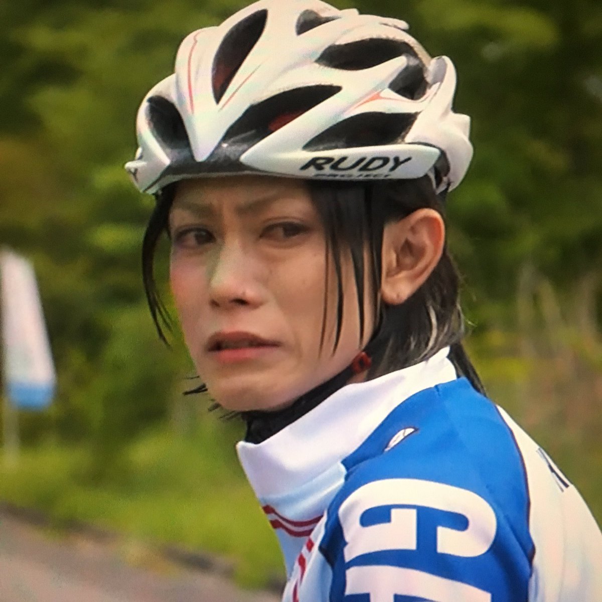 つぐみ 一瞬一秒ごとに瞳の色も温度も声も 表情が変わるから その全部を受け止めたくて 心が追いつかなくて焦って 息が本当に苦しくなって テレビドラマを観てるってことを 瞬間忘れていました 泣きながら笑う表情が お天気雨みたいにきれいで大好き